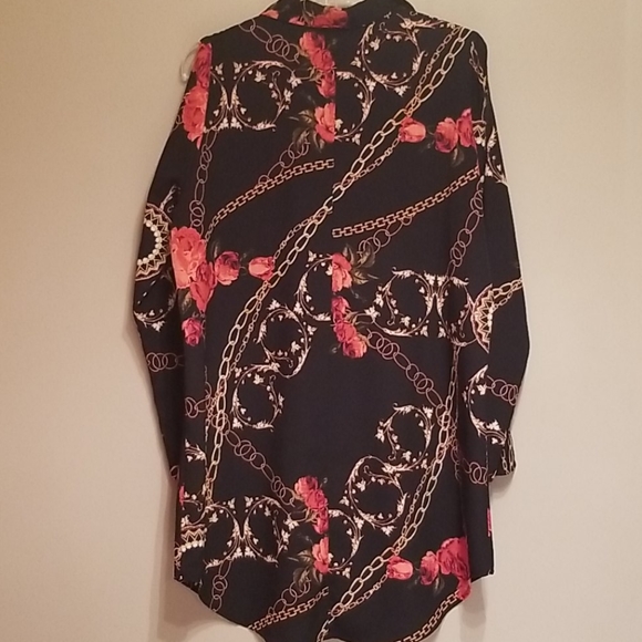 Bold Elements chained roses cold shoulder top - Picture 2 of 7